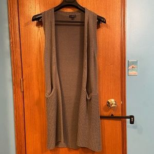 NWOT The Limited Gray Sleeveless Cardigan with Pockets